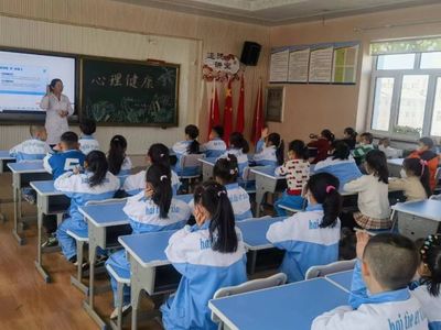 海拉爾區(qū)衛(wèi)生健康委深入推進(jìn)新時(shí)代文明實(shí)踐志愿服務(wù)，擦亮健康咨詢服務(wù)品牌